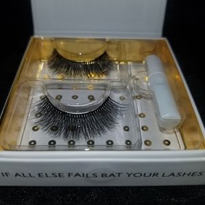 Battington beauty lashes and lash glue